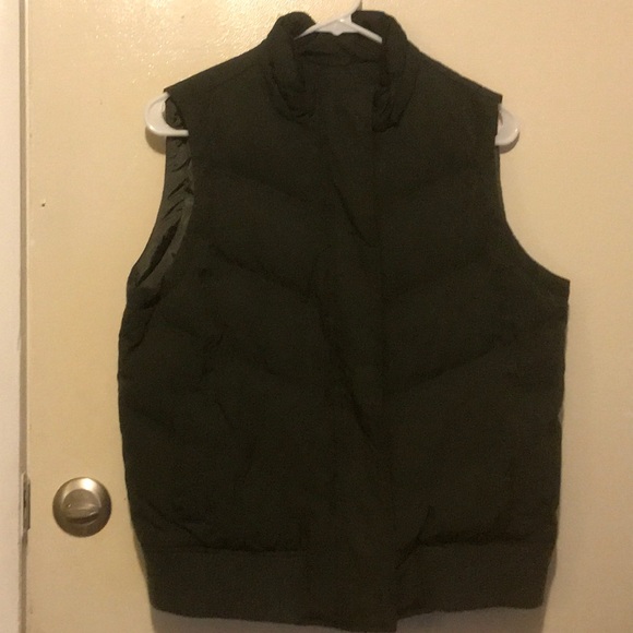 GAP Jackets & Blazers - GAP small olive puffer vest